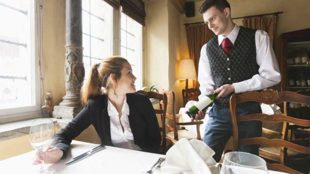 Serving in a restaurant - English for Hospitality